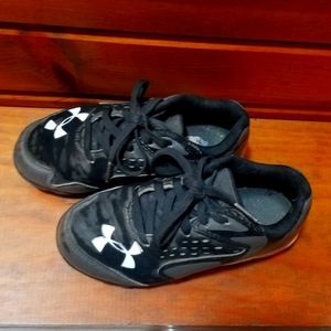 Youth Size 11Y Baseball / Softball Cleats Under Armour